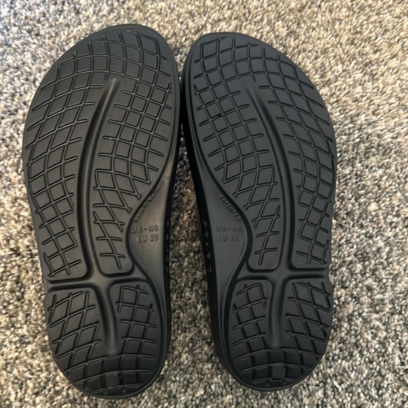 New pair of colorful oofos - Picture 4 of 4